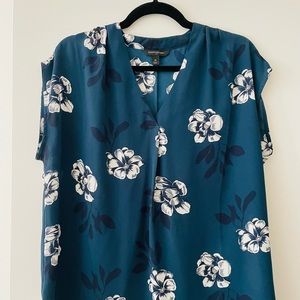 LIKE NEW Banana Republic Blue Flowered Blouse with Small Sleeves